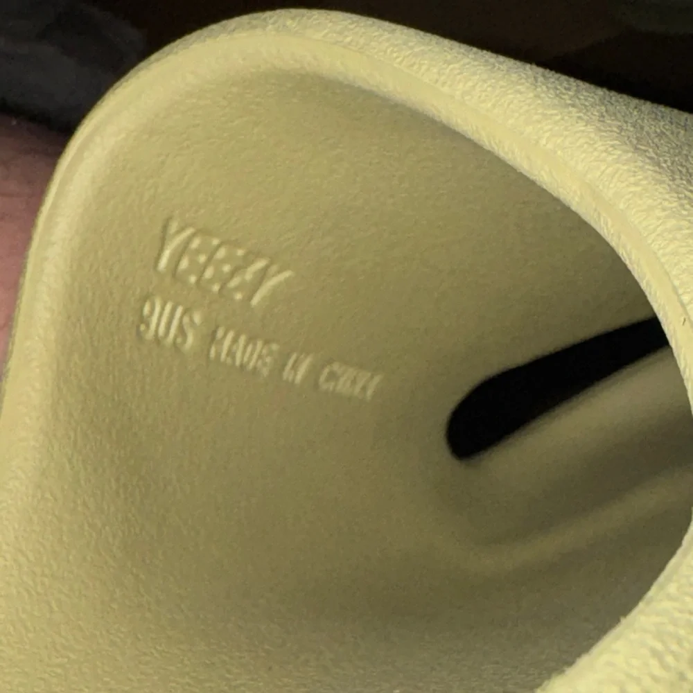 Adidas Yeezy Slide in Resin Tone